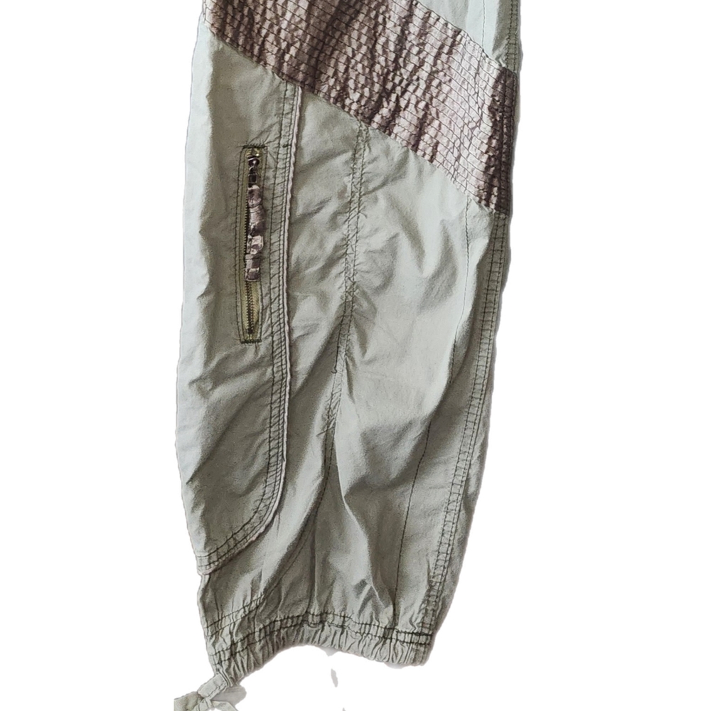Abercrombie & Fitch Green Cargo Utility Pants with Relaxed Fit - Picture 6 of 8